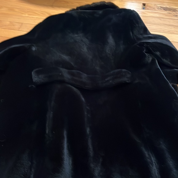 Borgazia Faux Fur Coat - Picture 4 of 4